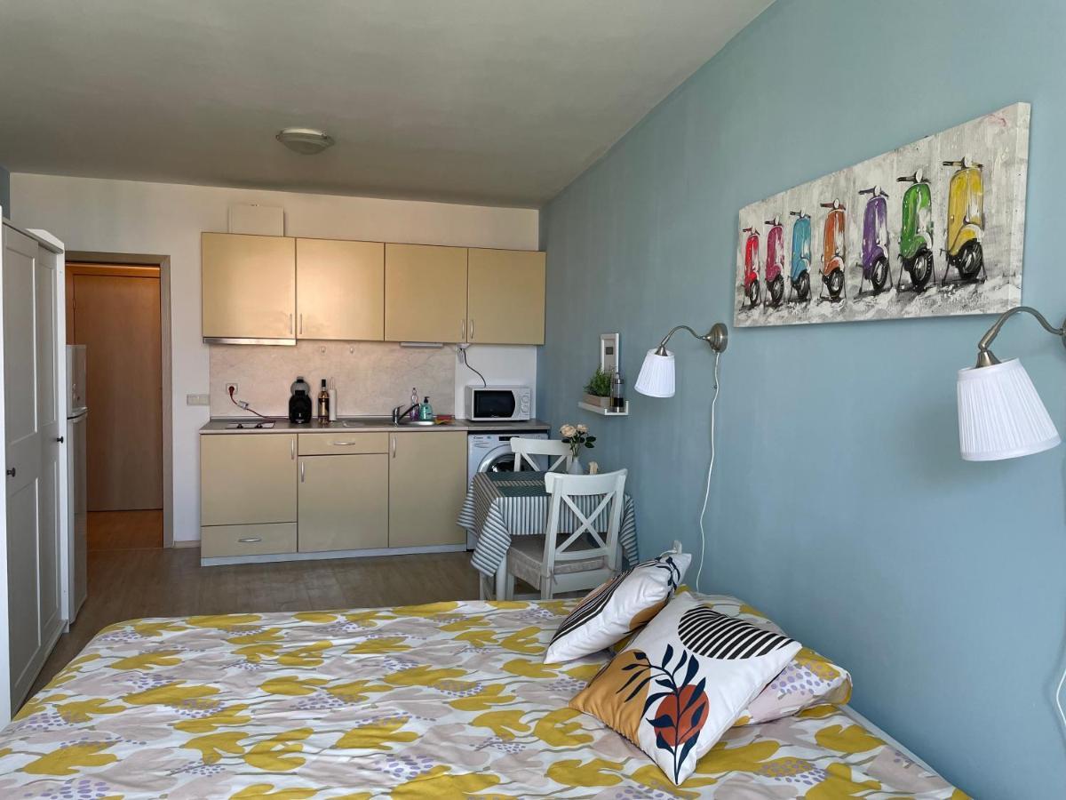 Studio B28 Sunny Island Chernomorez Chernomorets Eksteriør billede