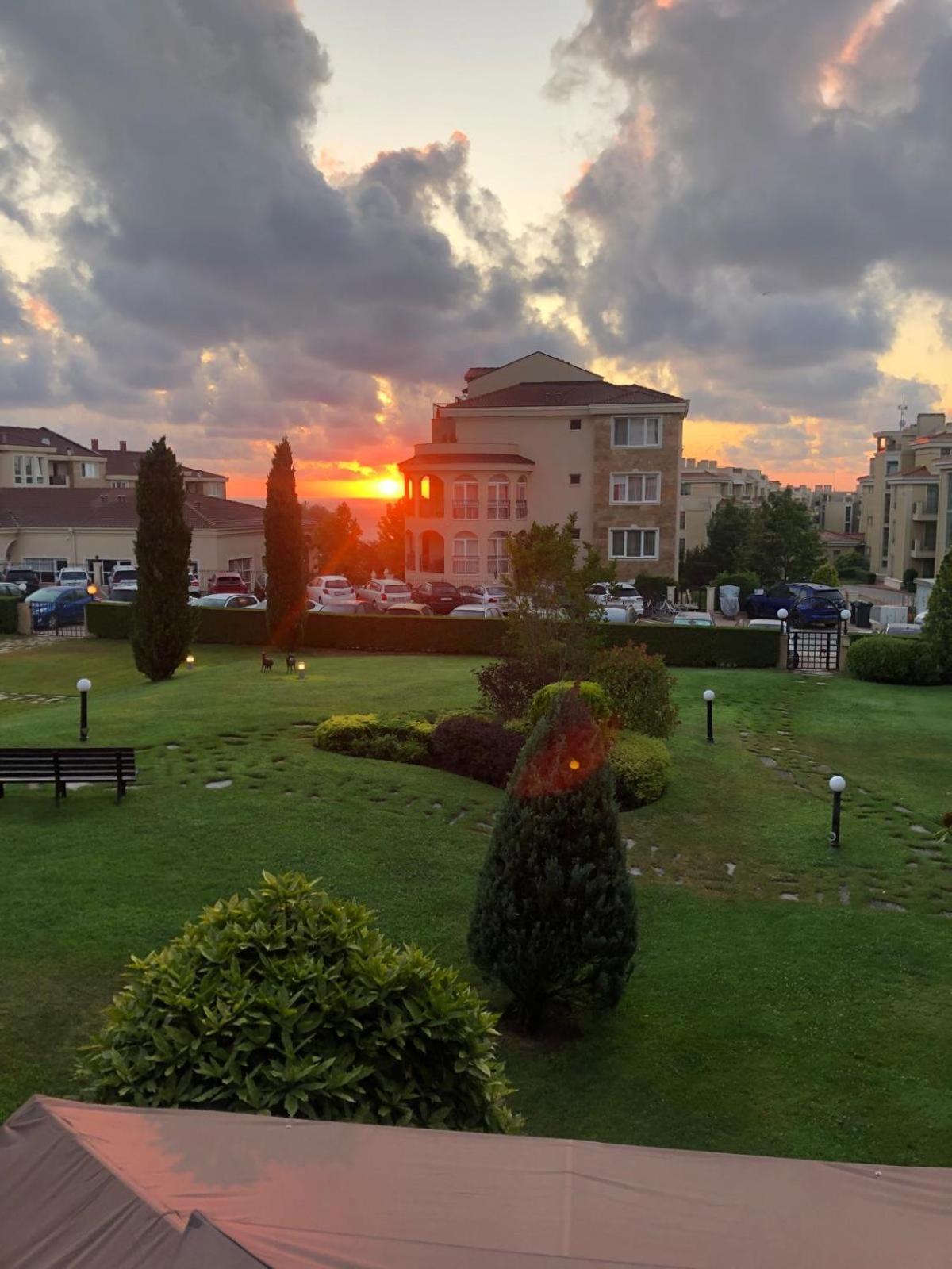 Studio B28 Sunny Island Chernomorez Chernomorets Eksteriør billede